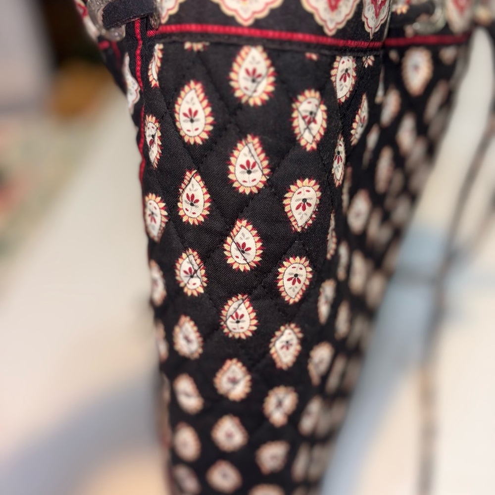 Vera Bradley retired drawstring backpack in the "Classic Black" paisley pattern - Picture 12 of 15